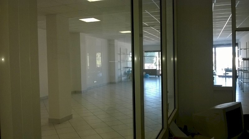 DILEOIMMOBILIARE VENDE LOCALE COMMERCIALE - Shed Monteprandone - photo 2