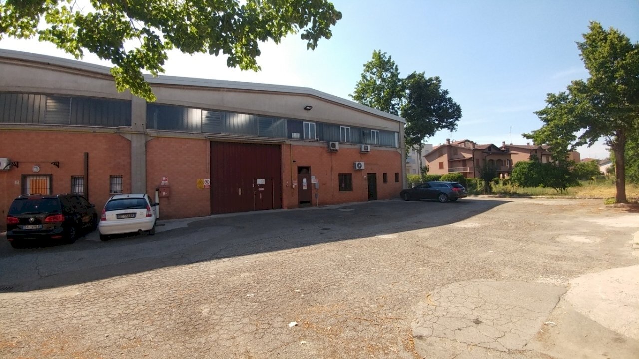 capannone Affitto SanDamaso (1) (FILEminimizer) - Commercial Premises Via Ghigo Zanfrognini 19, Modena - photo 1