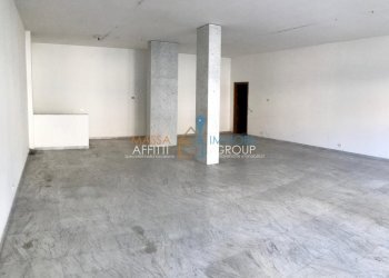 WhatsApp Image 2019-07-17 at 09.50.57(3).jpeg - Locale Commerciale Via Giovan Pietro 16, frazione Avenza, Carrara - foto 1