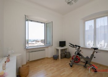 5.1 CAMERA 2 - Appartamento Via Domenico Oliva 7, Genova (zona Sestri Ponente) - foto 14
