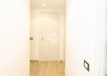 Four-room apartment Via Cristoforo Colombo, hamlet Milano 3, Basiglio - photo 18