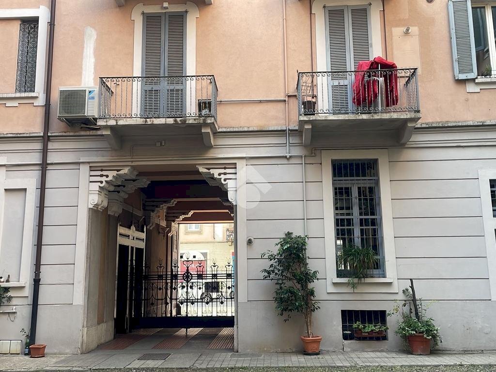 Four-room apartment Via Vigevano, Milano (neighborhood Porta Genova) - photo 1