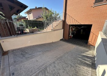 Rampa accesso garage - Semi-detached Villa via della Resistenza, Fontanelice - photo 32