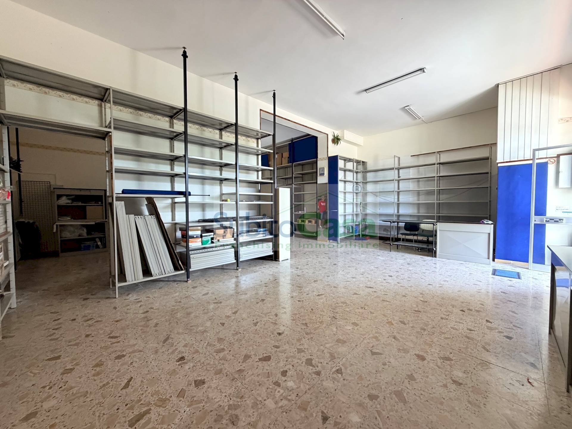 Foto 1 - Warehouse Via Lago Di Scanno
 
9, San Giovanni Teatino - photo 1
