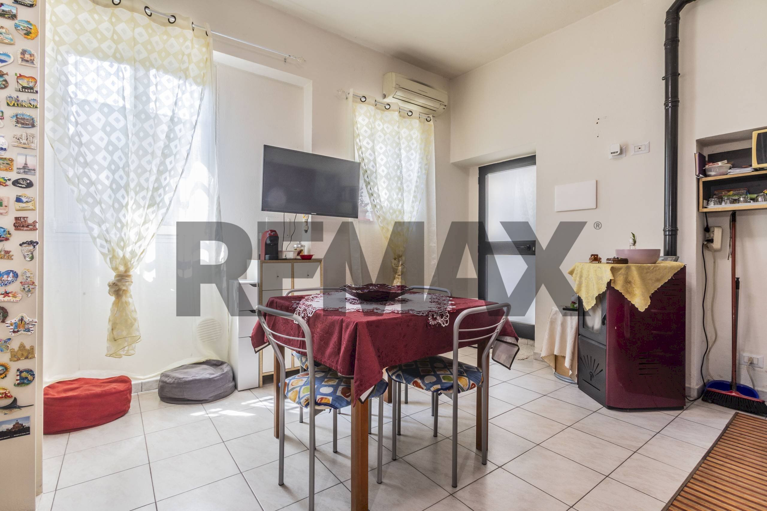 Sala da pranzo - Two-room apartment VIA BUGATTI
18, Rho - photo 2