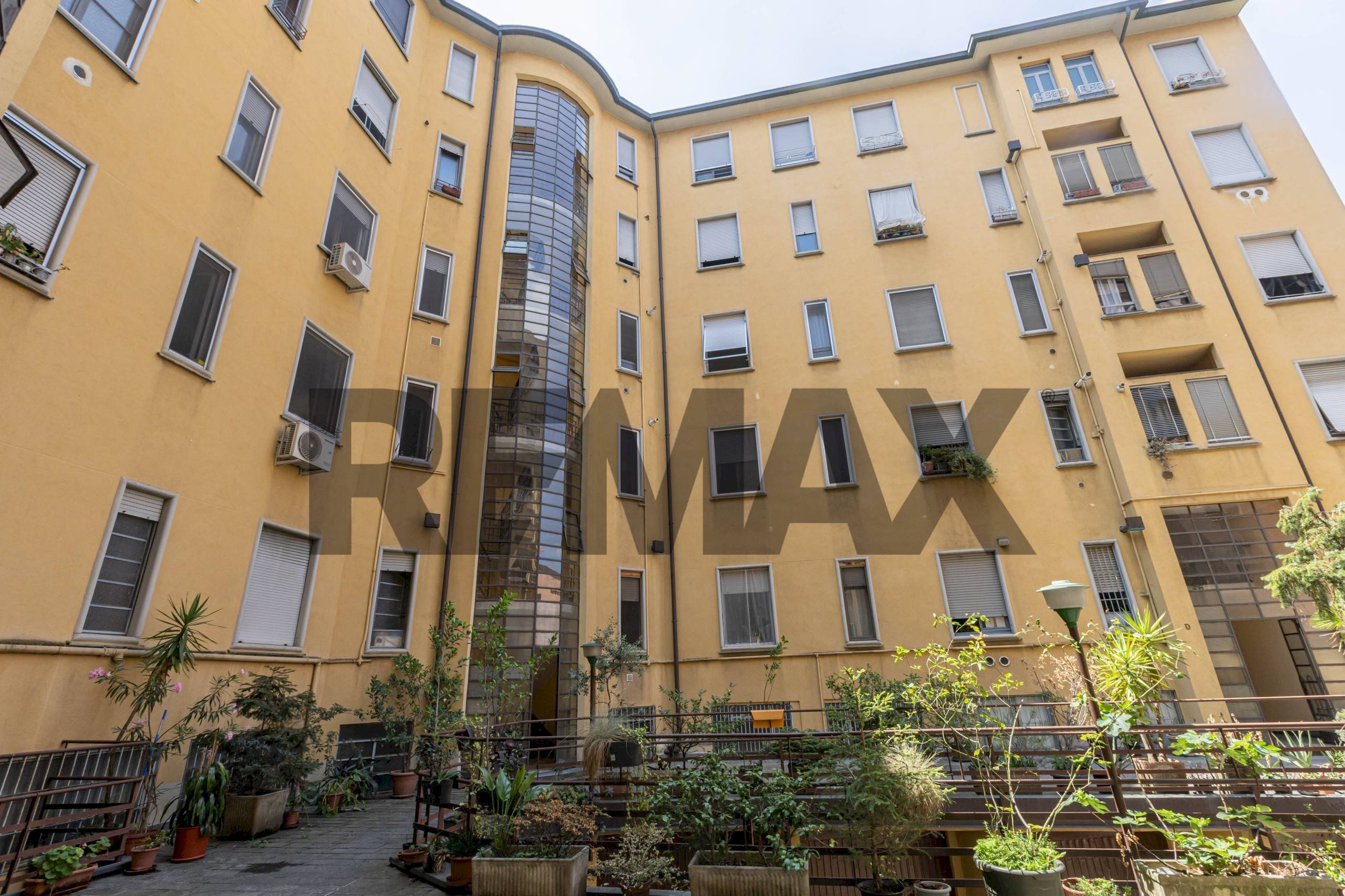 Edificio all\'aperto - Trilocale Via Legnone
19, Milano - foto 2