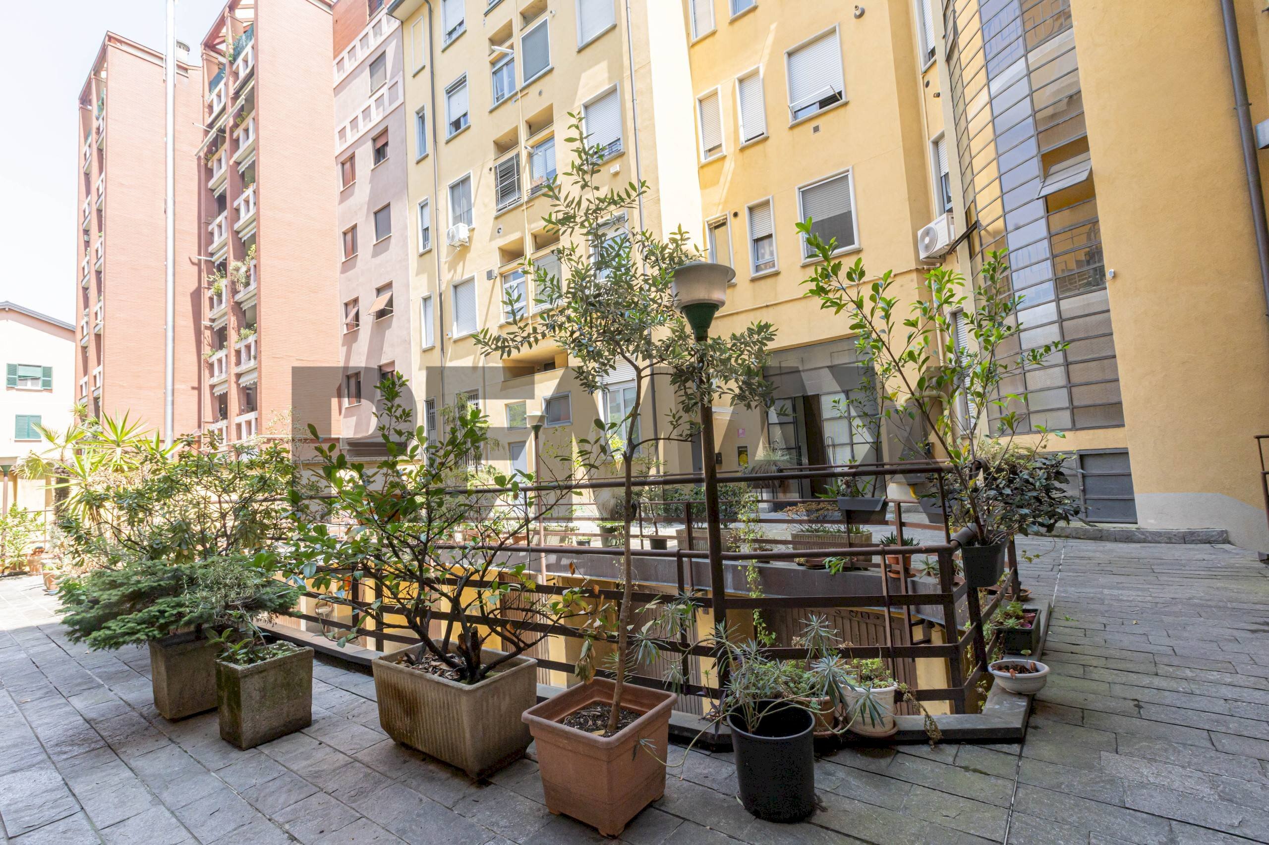 Edificio all\'aperto - Trilocale Via Legnone
19, Milano - foto 3