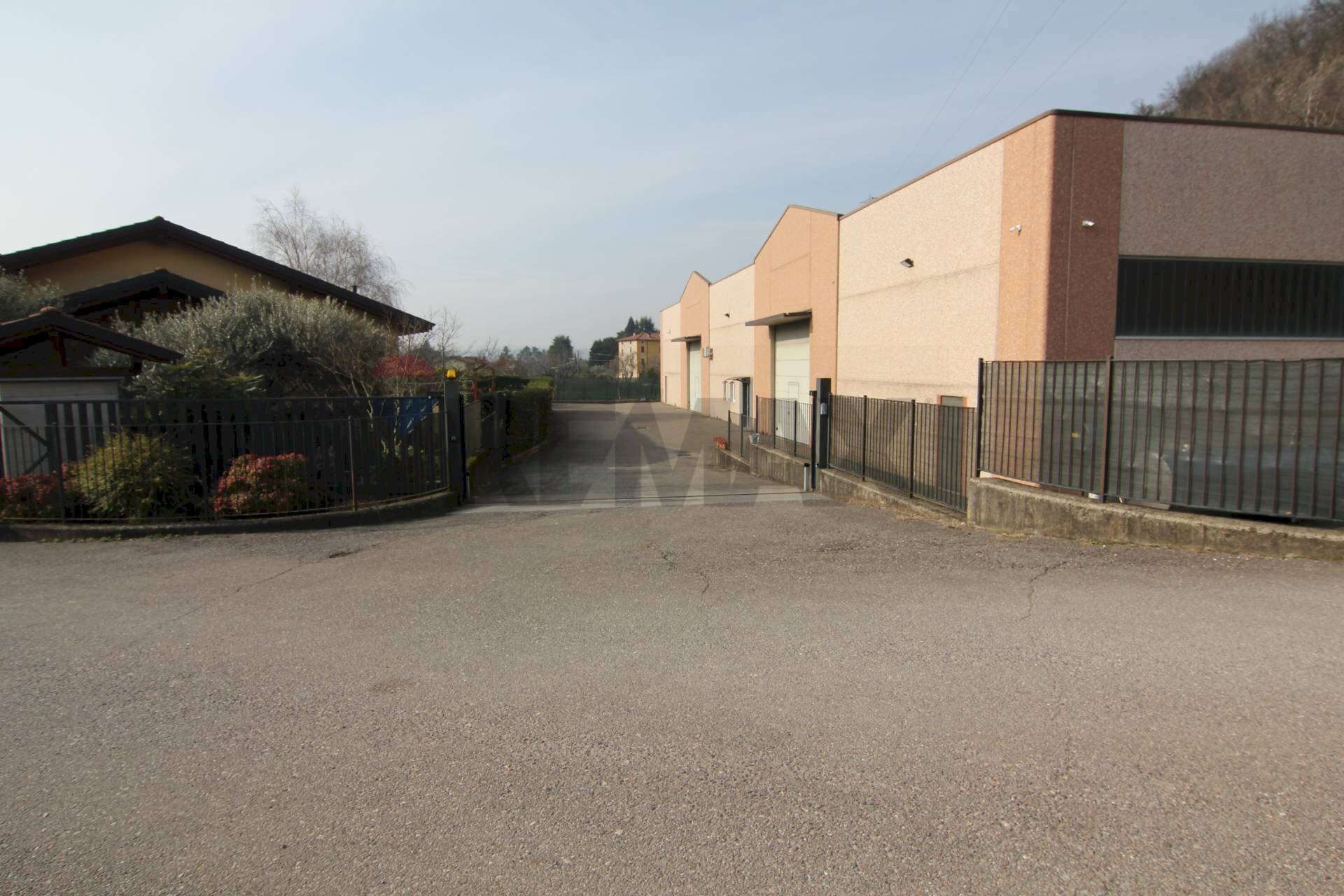 Edificio all\'aperto - Capannone VIA S. MICHELE ARCANGELO
 
43, Arcisate - foto 1