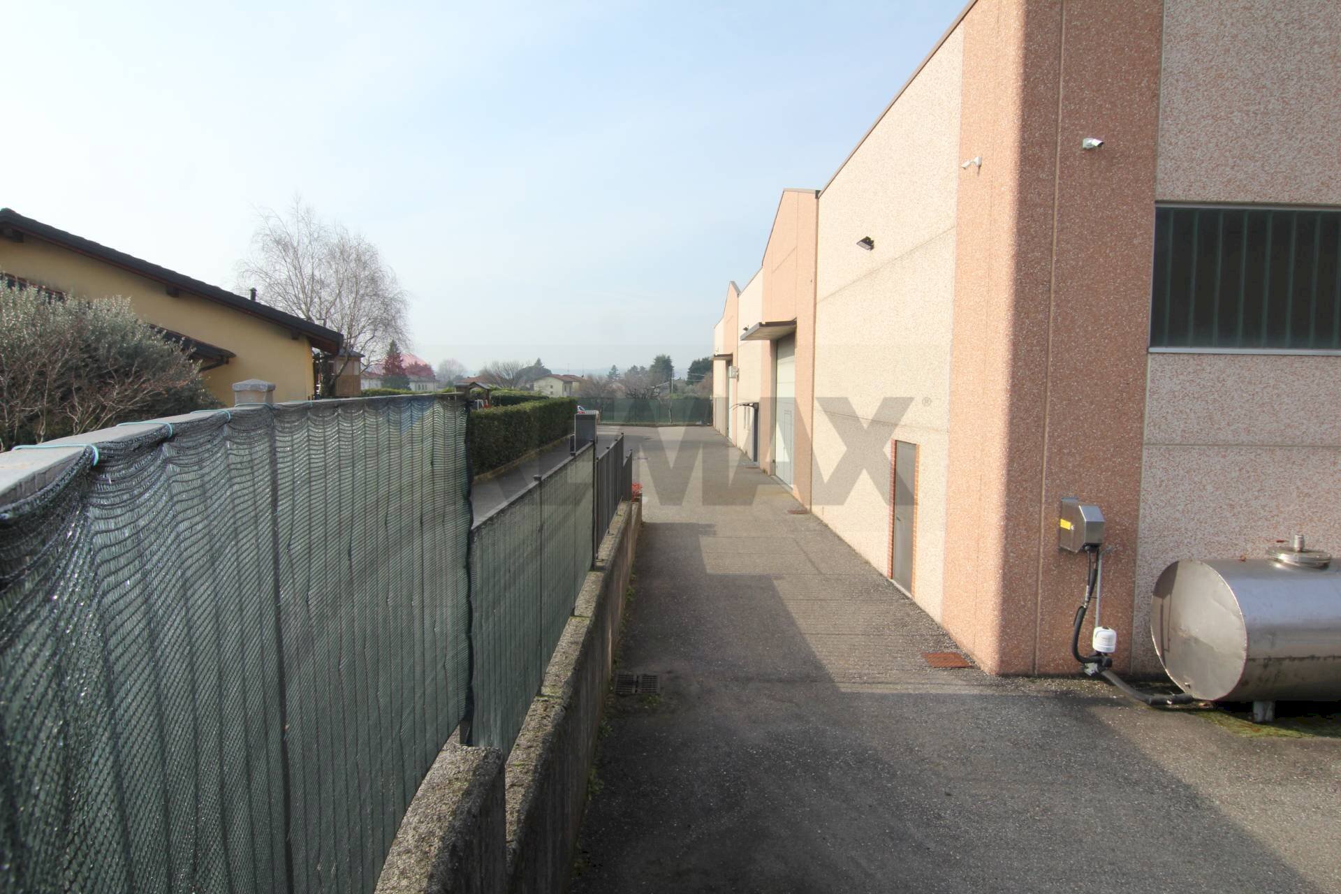Balcone - Capannone VIA S. MICHELE ARCANGELO
43, Arcisate - foto 2