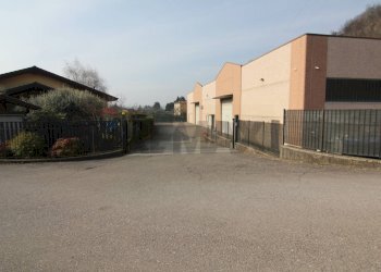Edificio all\'aperto - Capannone VIA S. MICHELE ARCANGELO
43, Arcisate - foto 1