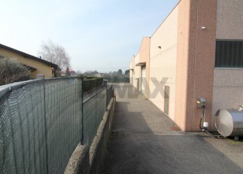 Balcone - Capannone VIA S. MICHELE ARCANGELO
43, Arcisate - foto 2