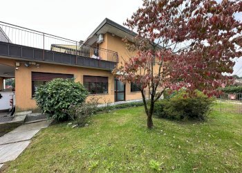 Esterno - Capannone via Carnia
234, Varese - foto 1