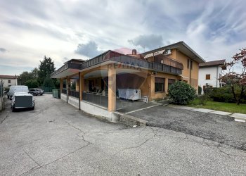 Casa all\'aperto - Capannone via Carnia
234, Varese - foto 21