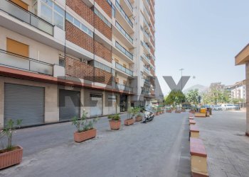 Edificio all\'aperto - Trilocale Via Aspromonte
 
39, Palermo - foto 23
