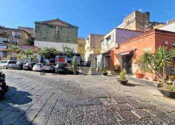 Edificio all\'aperto - Locale Commerciale Vico Corradino
155-157, Napoli - foto 1