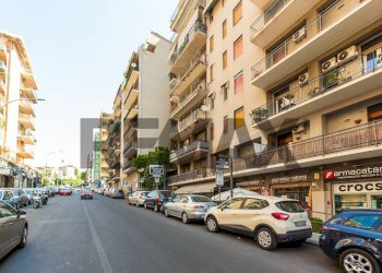 Edificio all\'aperto - Apartment Via Caronda
446, Catania - photo 1