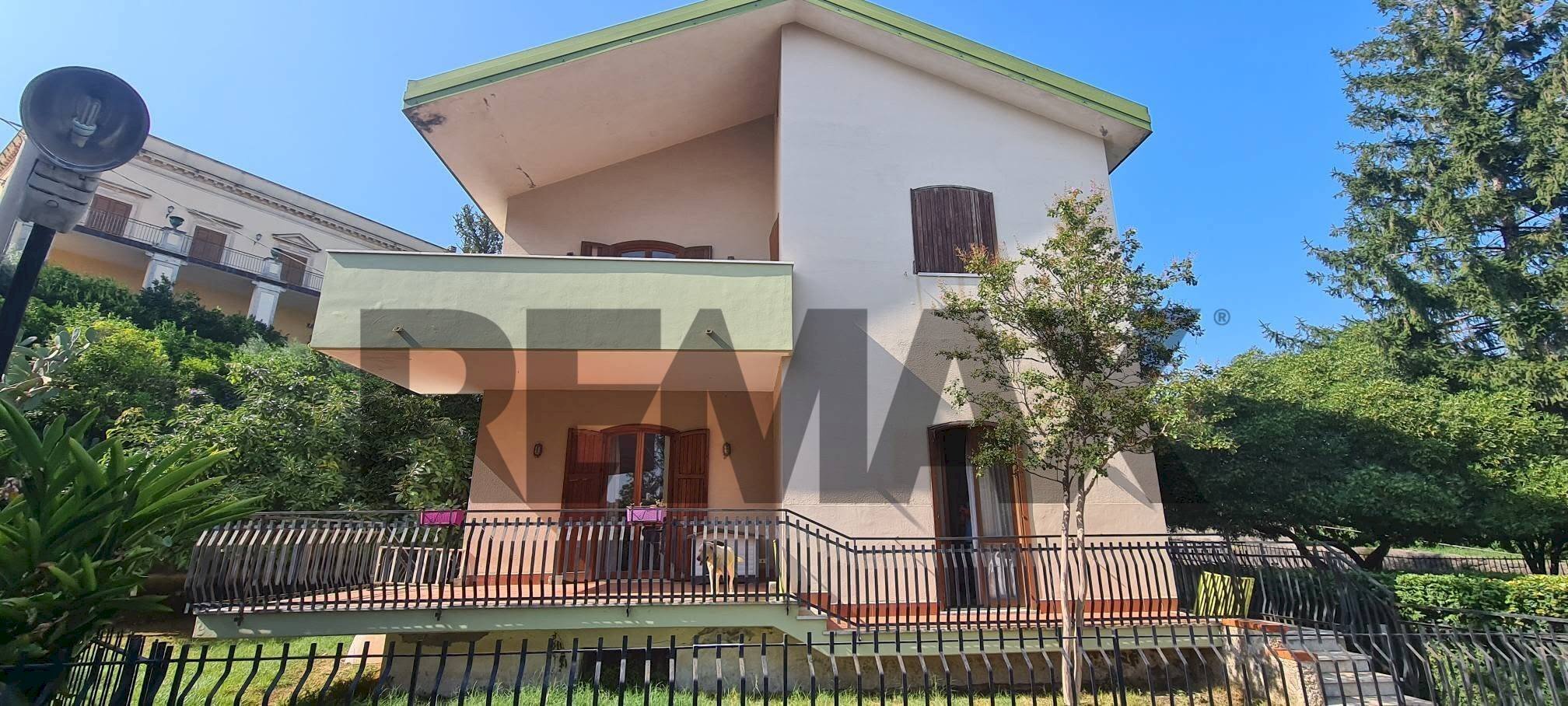 Casa all\'aperto - Casa semi indipendente Via Forlanini
 
44, Giarre - foto 1
