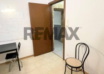 Hall / corridoio - One-room apartment Via San Remo
3, Roma - photo 9