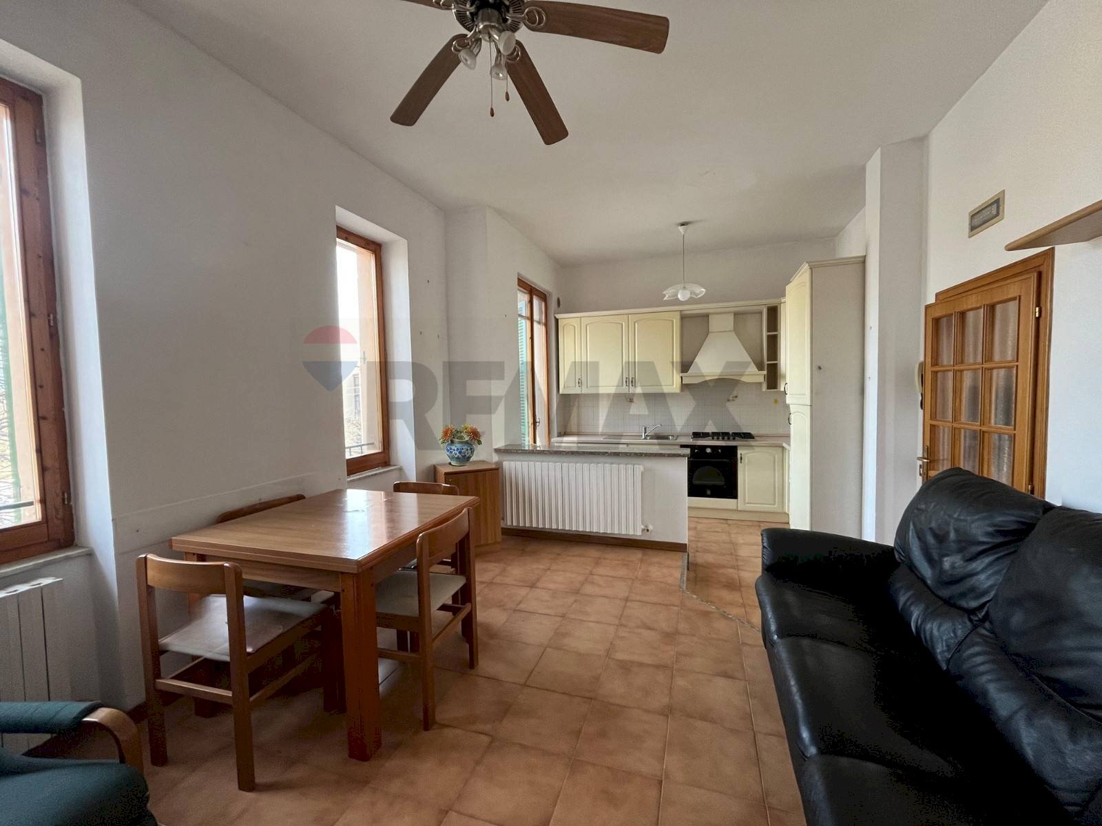 Sala da pranzo - Three-room apartment Via Stazione
 
12, Cannara - photo 1