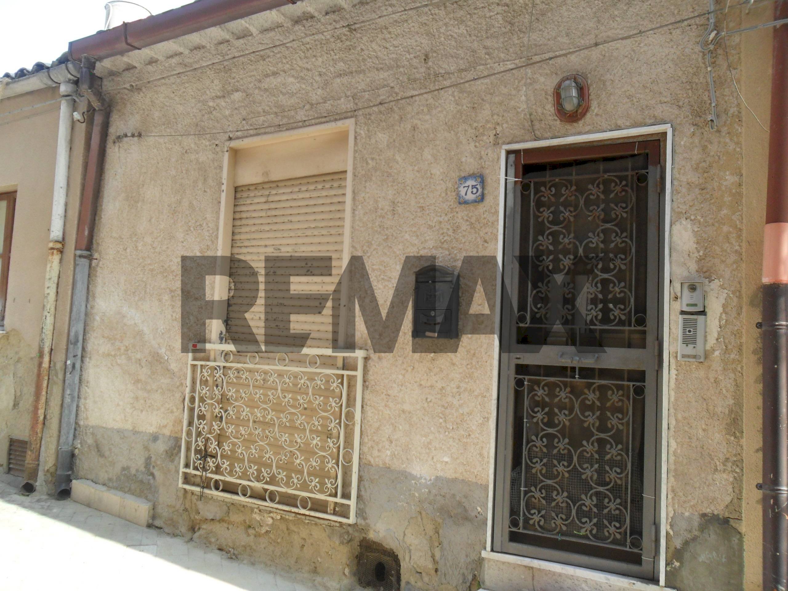 Casa all\'aperto - Casa indipendente Via Mussomeli
 
71, Caltanissetta - foto 1