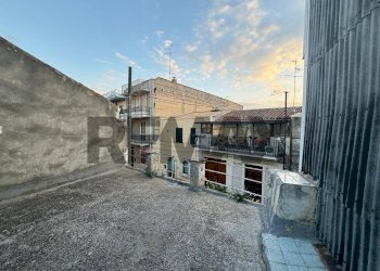 Casa all\'aperto - Trilocale via Bellini
 
37, Floridia - foto 1