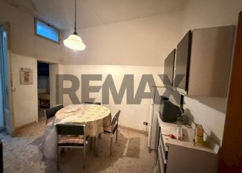 Sala da pranzo - Trilocale via Bellini
 
37, Floridia - foto 4