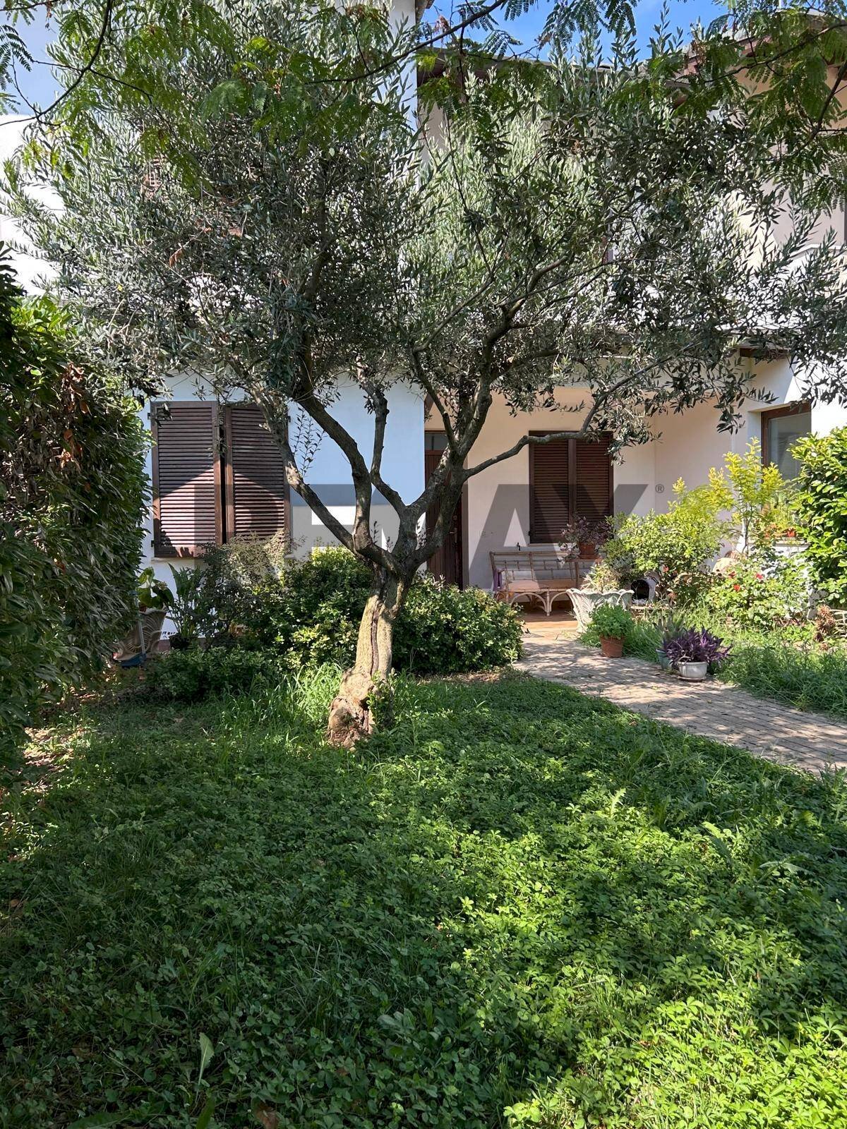Giardino - Villa a Schiera VIA DON GIOVANNI BOSCO
 
234, Castel Goffredo - foto 1