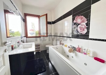 Bagno - Appartamento Via Piersanti Mattarella
 
26, Floridia - foto 12