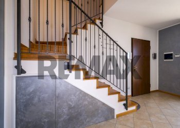 Scale - Two-room apartment Via Adamello
 
23/a, Almenno San Salvatore - photo 16