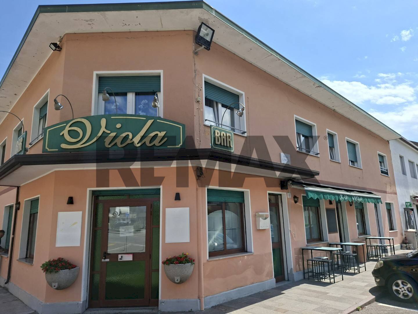 Edificio all\'aperto - Cafeteria - Cold Bar Piazza Arrigo Boito
 
6, Ponte nelle Alpi - photo 1