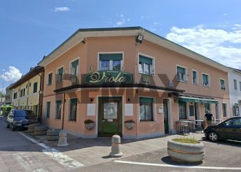 Edificio all\'aperto - Cafeteria - Cold Bar Piazza Arrigo Boito
6, Ponte nelle Alpi - photo 3