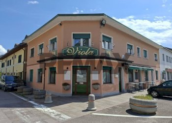 Edificio all\'aperto - Cafeteria - Cold Bar Piazza Arrigo Boito
6, Ponte nelle Alpi - photo 5