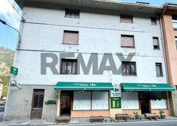Edificio all\'aperto - Commercial Activity via monte rosa
 
32, Scopa - photo 15