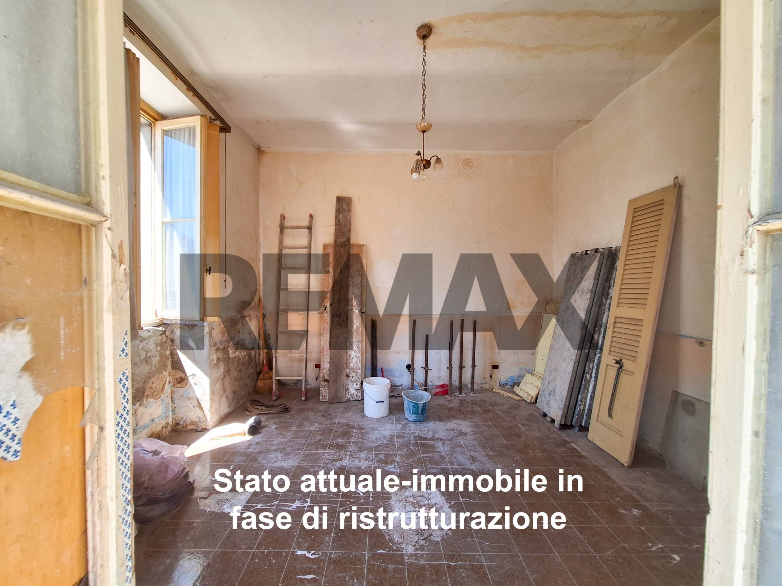 Stanza vuota - Two-room apartment VIA SALTRIO
9, Viggiù - photo 3
