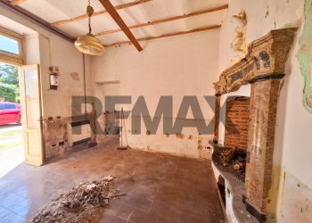 Stanza vuota - Bilocale VIA SALTRIO
 
9, Viggiù - foto 9