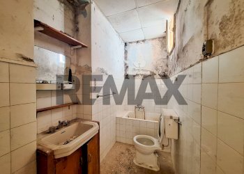 Bagno - Bilocale VIA SALTRIO
 
9, Viggiù - foto 10
