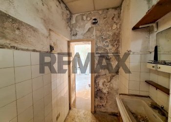 Bagno - Bilocale VIA SALTRIO
 
9, Viggiù - foto 11