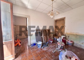 Stanza vuota - Bilocale VIA SALTRIO
 
9, Viggiù - foto 6