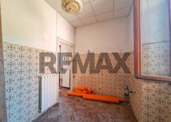 Bagno - Bilocale VIA SALTRIO
 
9, Viggiù - foto 9