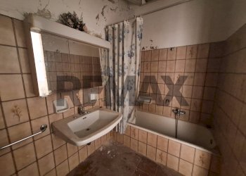 Bagno - Bilocale VIA SALTRIO
 
9, Viggiù - foto 13