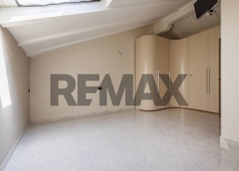 Stanza vuota - Villa Bifamiliare via Galileo Galilei
 
30, Lonate Pozzolo - foto 19