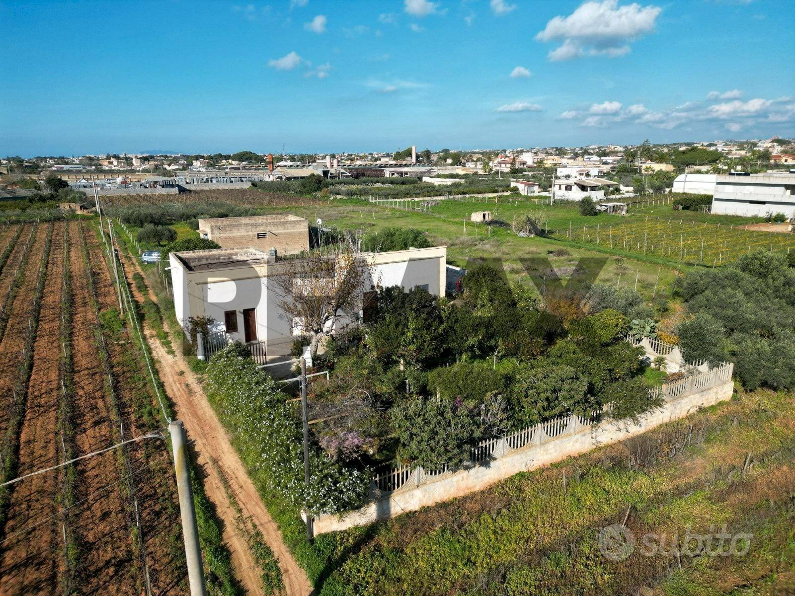 Edificio all\'aperto - Villa contrada Berbarello
439, Marsala - foto 2