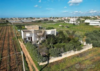 Edificio all\'aperto - Villa contrada Berbarello
 
439, Marsala - foto 2