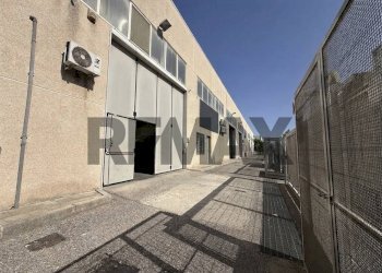 Edificio all\'aperto - Capannone Via delle Mimose
54-56, Modugno - foto 1
