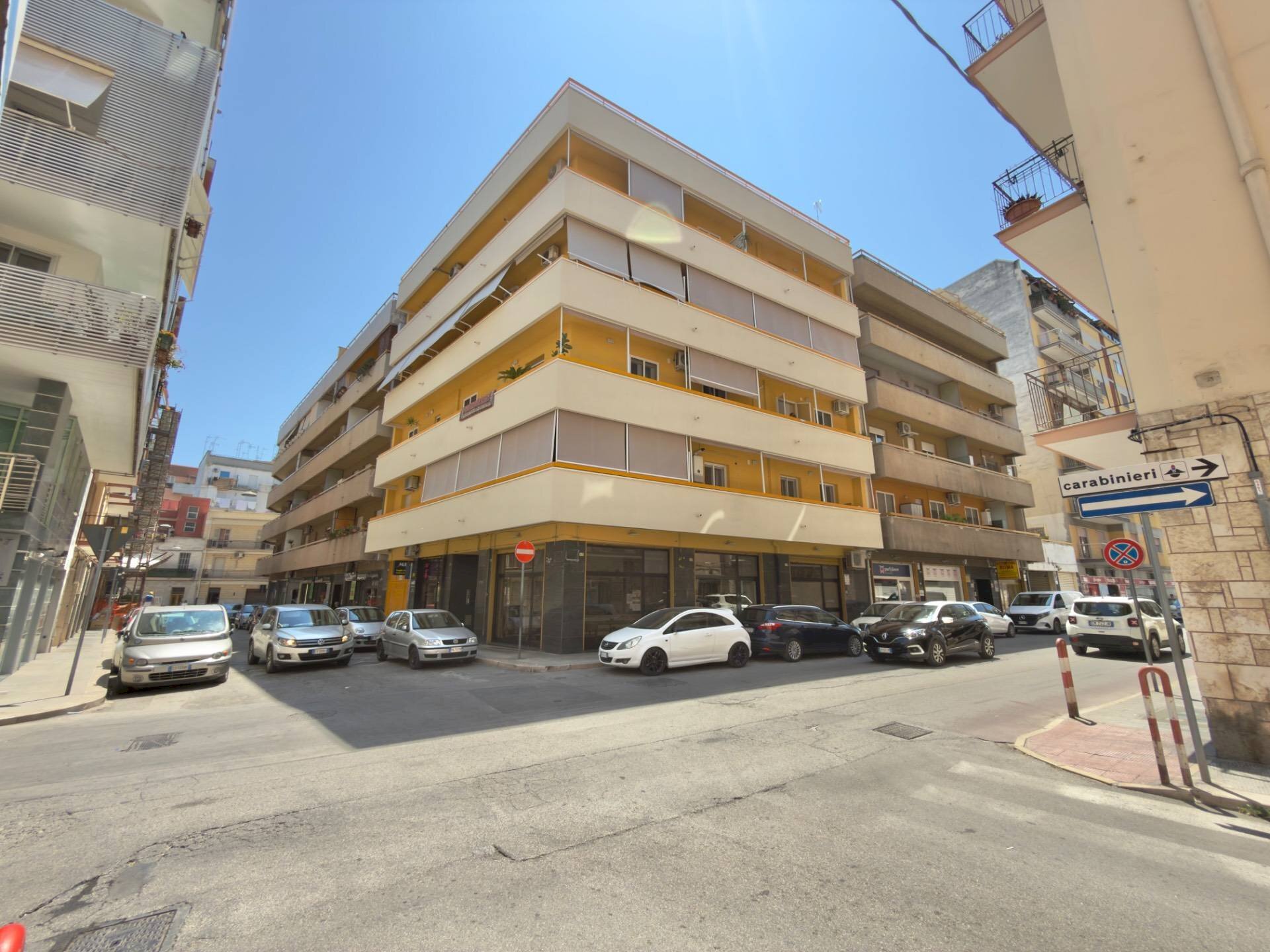 Foto 1 - Commercial Premises Tre Novembre
 
17-19/A-19/B, Barletta - photo 1