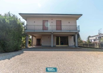 Facciata - Villa via Pul Stretta, 14, Gozzano - foto 1