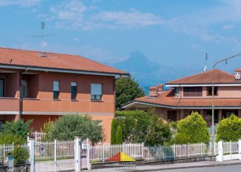 Facciata - Villa a Schiera largo Caduti sul Lavoro, 9, Saluzzo - foto 4