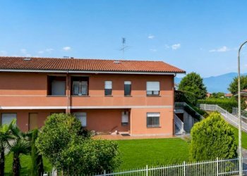 Facciata - Villa a Schiera largo Caduti sul Lavoro, 9, Saluzzo - foto 5