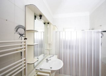 Bagno - Appartamento via Fabio Filzi, Matino - foto 12