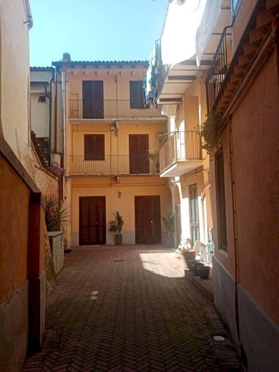 Cortile interno - Appartamento via San Martino, Moncalieri - foto 1